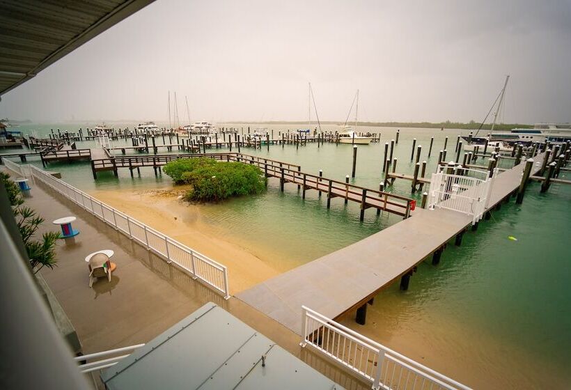 فندق Dockside Inn & Resort