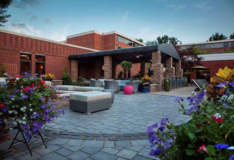 هتل Doubletree By Hilton Akron Fairlawn
