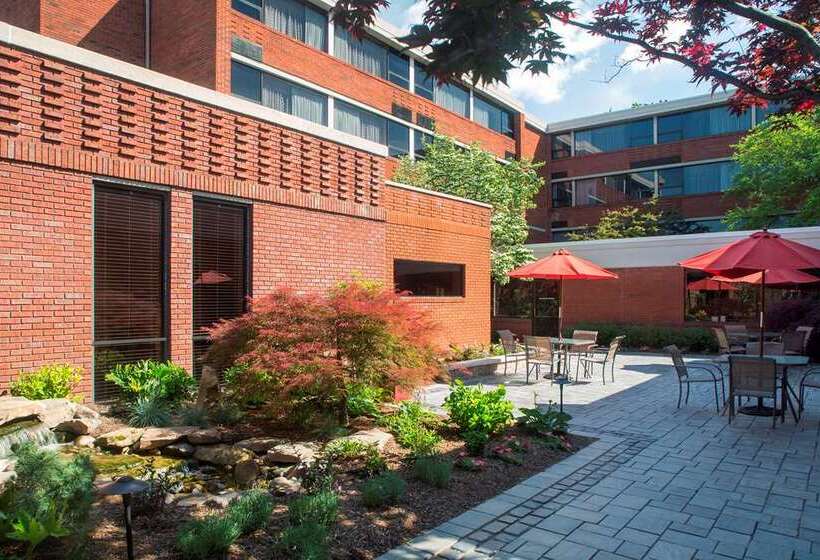 هتل Doubletree By Hilton Akron Fairlawn