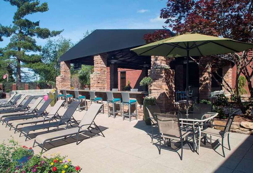 هتل Doubletree By Hilton Akron Fairlawn