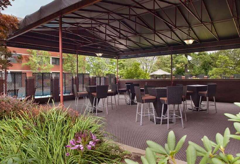 هتل Doubletree By Hilton Akron Fairlawn