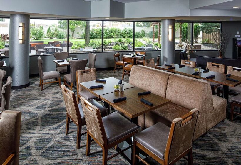 هتل Doubletree By Hilton Appleton