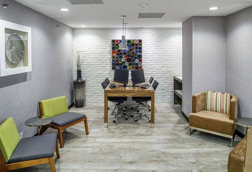 هتل Doubletree By Hilton Appleton