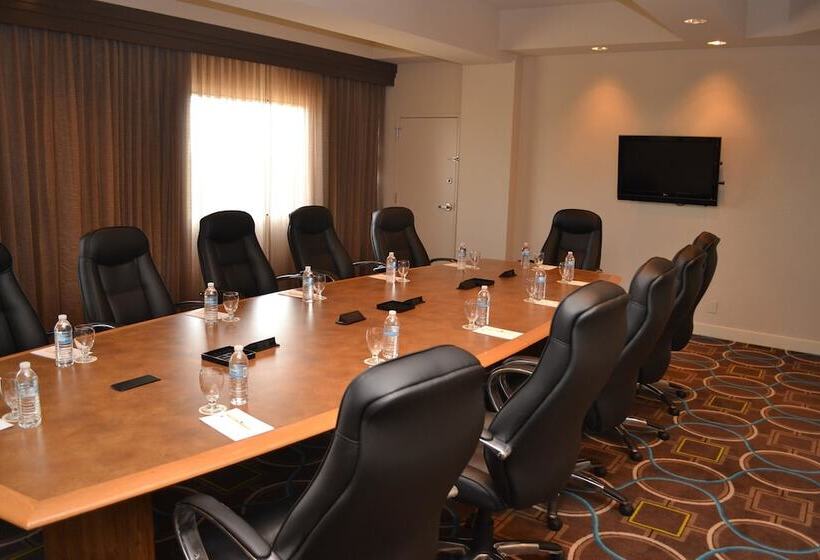 هتل Doubletree By Hilton Houston Hobby Airport