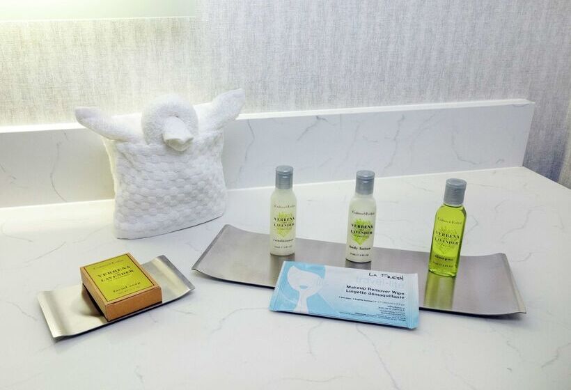فندق Doubletree By Hilton Jamestown
