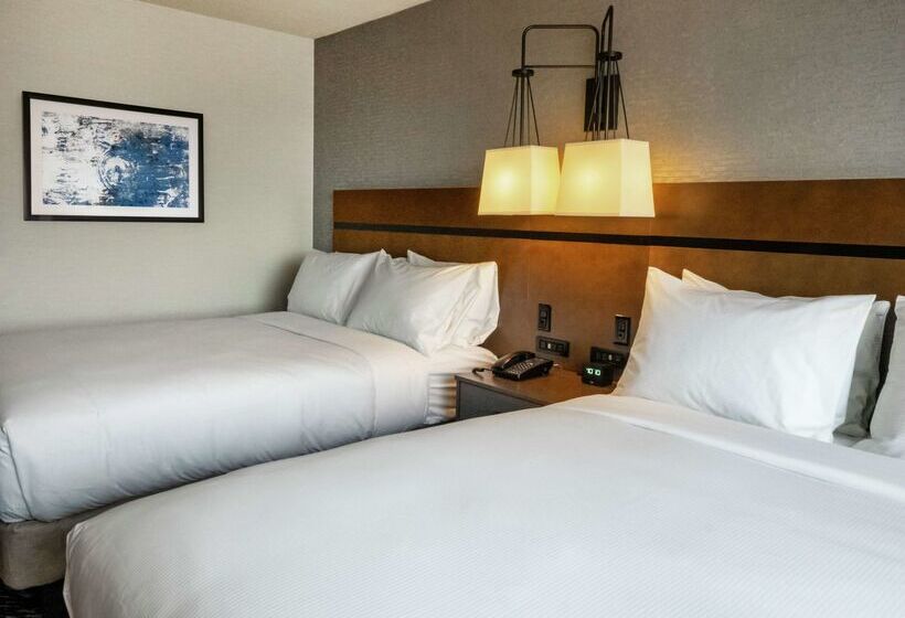 فندق Doubletree By Hilton Jamestown