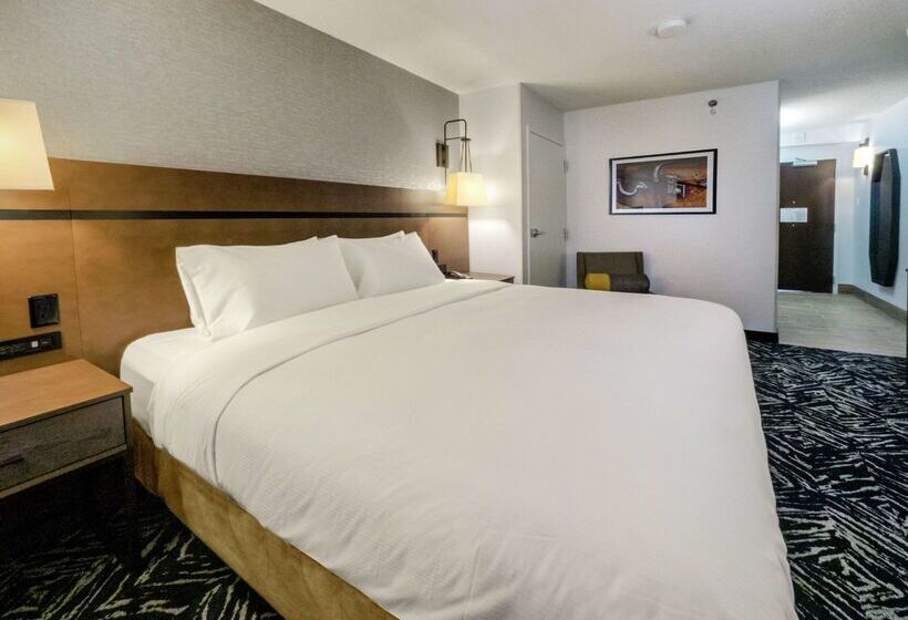 هتل Doubletree By Hilton Jamestown