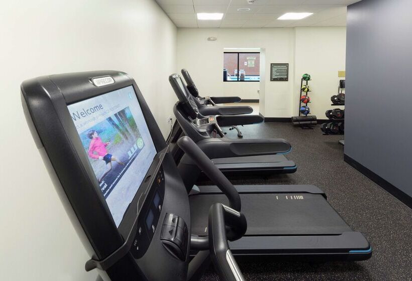 هتل Doubletree By Hilton Jamestown