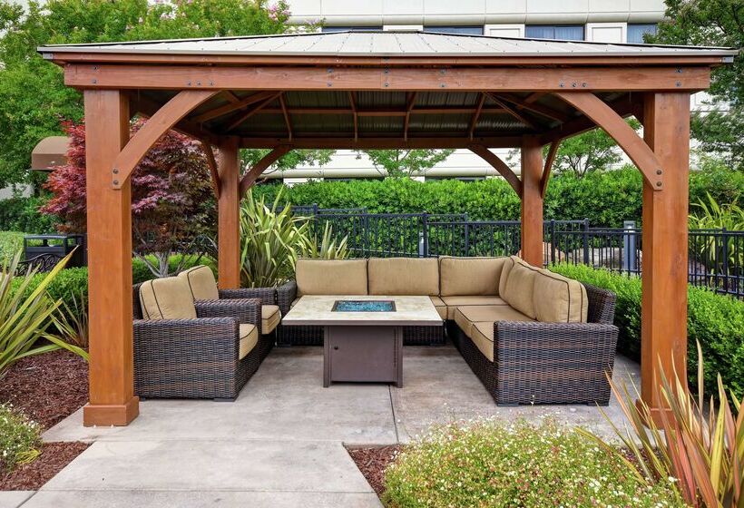 Doubletree By Hilton Hotel Pleasanton At The Club