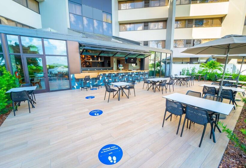 בית מלון כפרי Doubletree By Hilton Tampa Rocky Point Waterfront