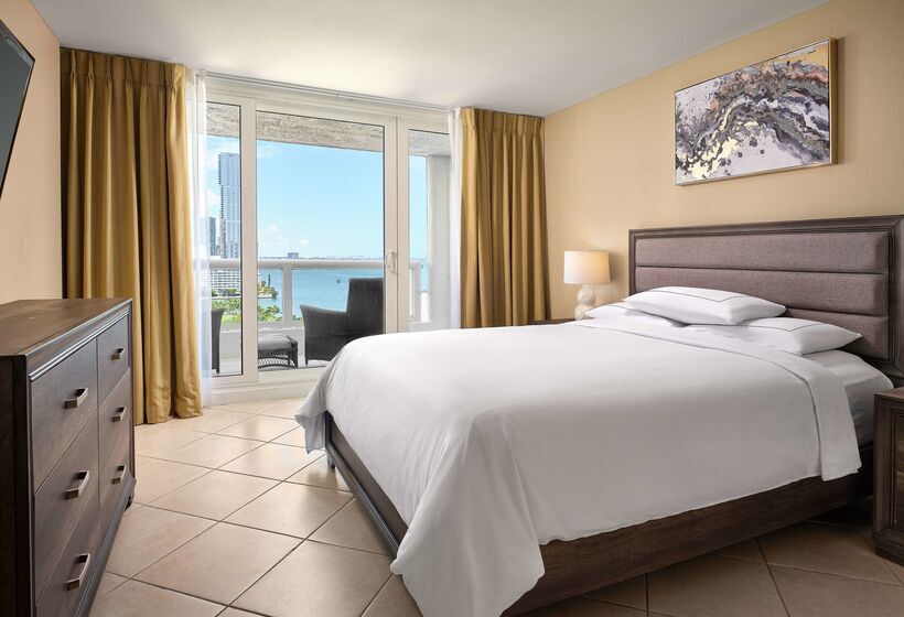 فندق Doubletree Grand  Biscayne Bay