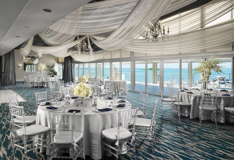 Doubletree By Hilton Grand Hotel Biscayne Bay
