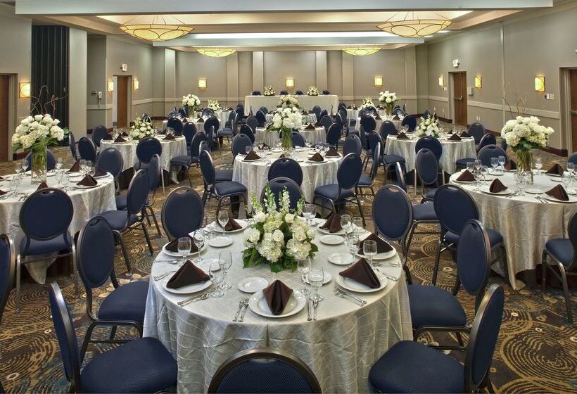 هتل Doubletree By Hilton Murfreesboro