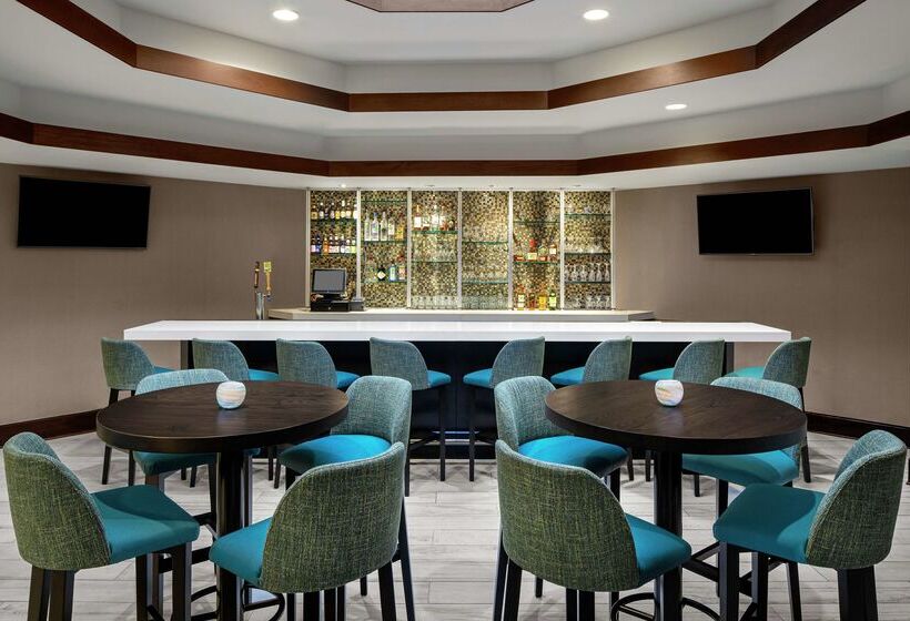 호텔 Doubletree Suites By Hilton Charlotte Southpark