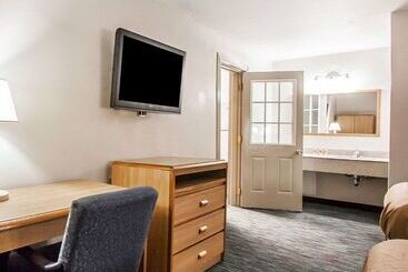 هتل Econo Lodge Inn And Suites Jackson