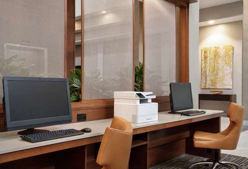 هتل Embassy Suites By Hilton Brunswick