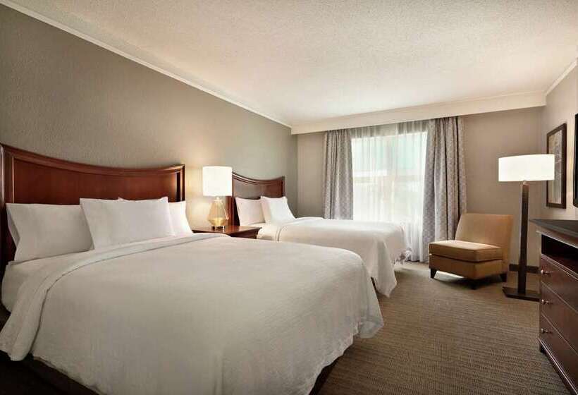 هتل Embassy Suites By Hilton Brunswick