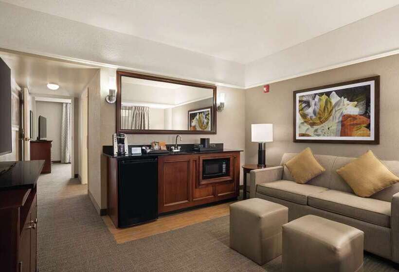 هتل Embassy Suites By Hilton Brunswick