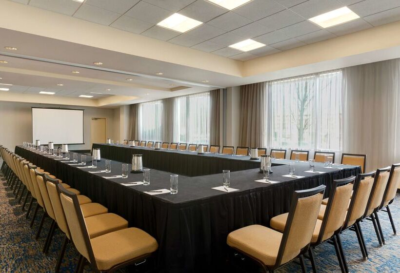 هتل Embassy Suites By Hilton Boston Waltham