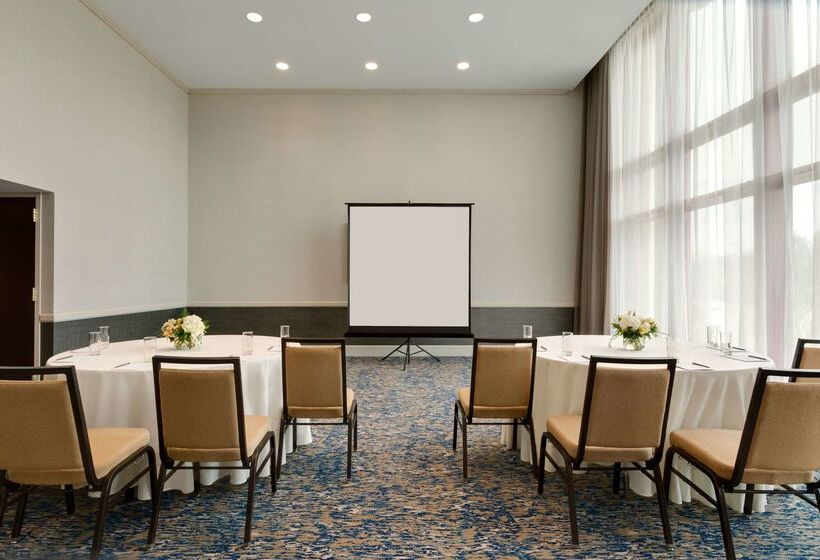 هتل Embassy Suites By Hilton Boston Waltham