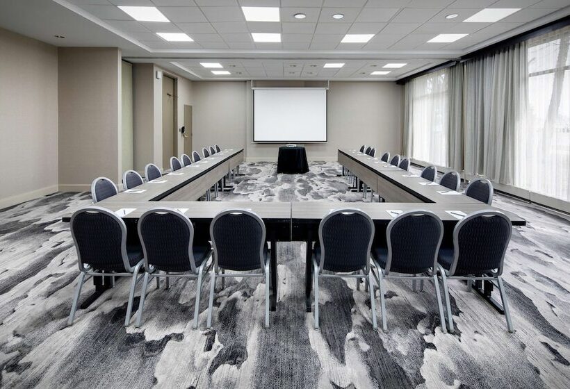 בית מלון כפרי Embassy Suites By Hilton Detroit Troy Auburn Hills