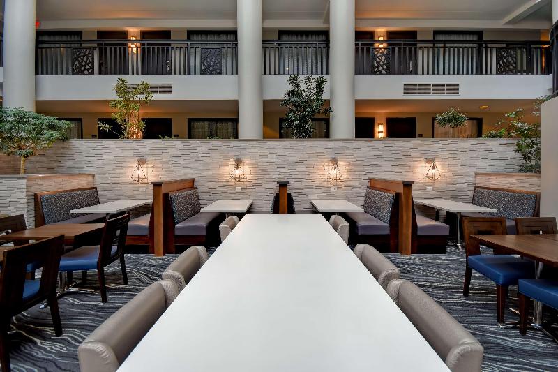 هتل Embassy Suites Syracuse