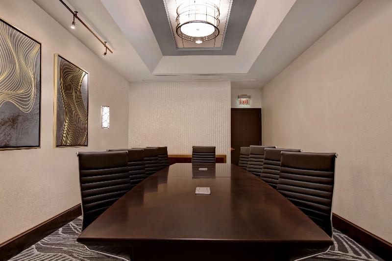 هتل Embassy Suites Syracuse