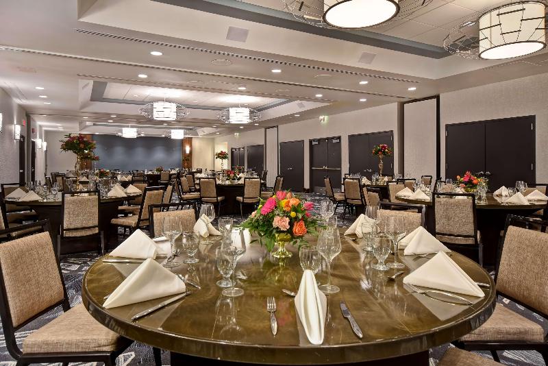 هتل Embassy Suites Syracuse