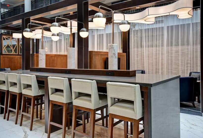 هتل Embassy Suites Syracuse