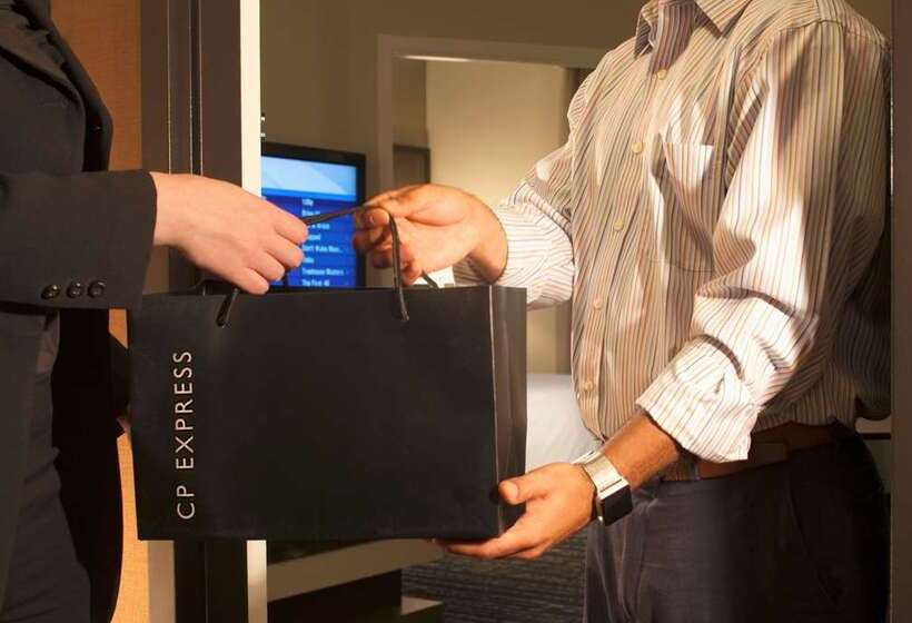 هتل Embassy Suites Syracuse