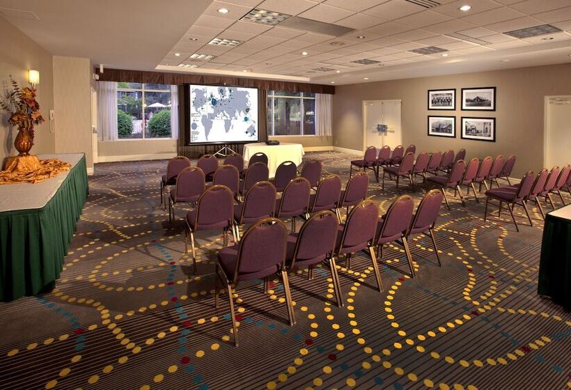 هتل Fairfield By Marriott Issaquah