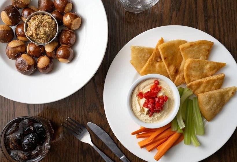 هتل Four Points By Sheraton Chicago Westchester/oak Brook
