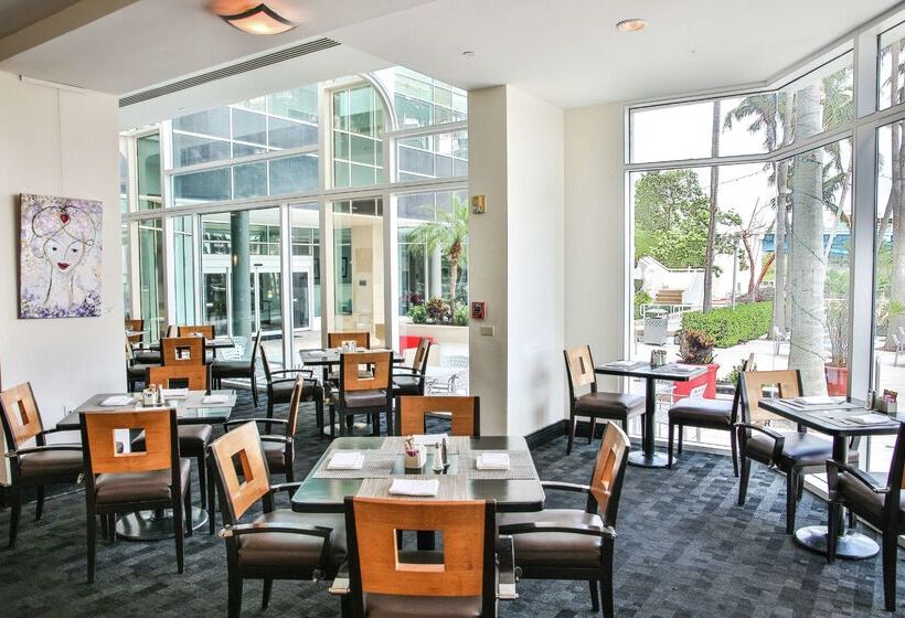 هتل Galleryone Doubletree Hilton Gc Turtle Cove