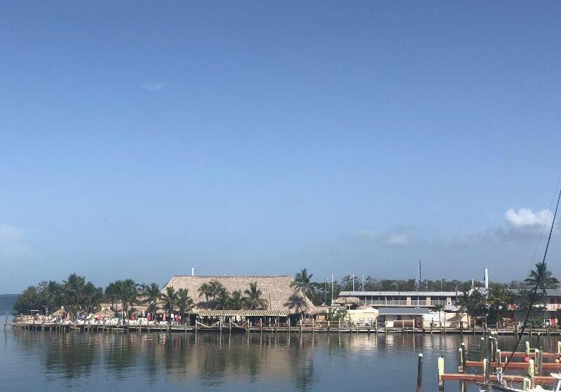 Отель Gilbert's Resort