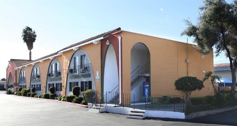 酒店 Granada Inn