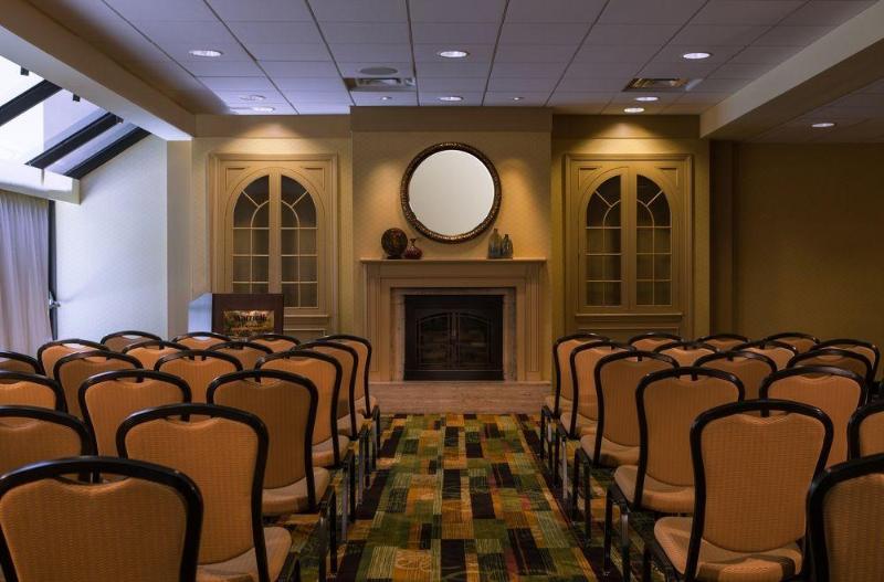 هتل Greensborohigh Point Marriott Airport