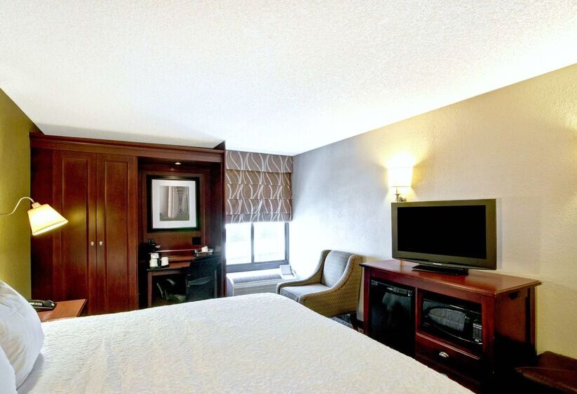 בית מלון כפרי Hampton Inn College Station