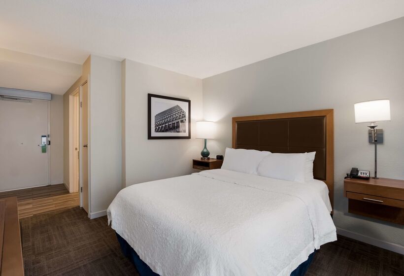 هتل Hampton Inn Columbia I26 Airport