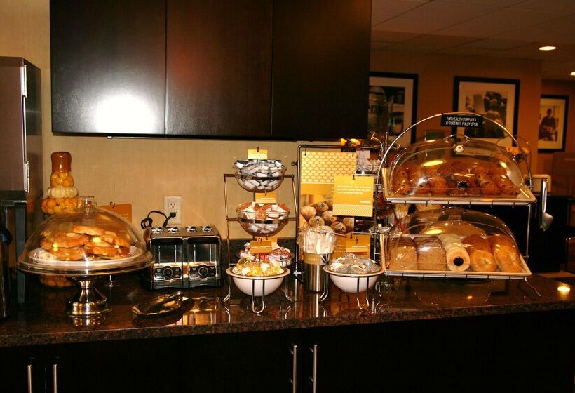 هتل Hampton Inn Dalton