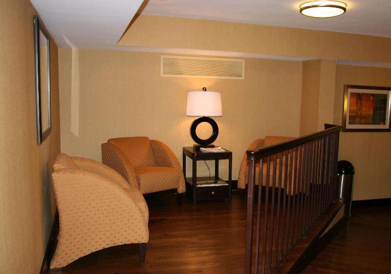 هتل Hampton Inn Dalton