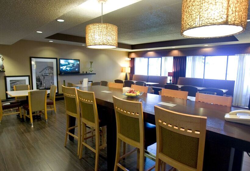هتل Spark By Hilton Green Bay