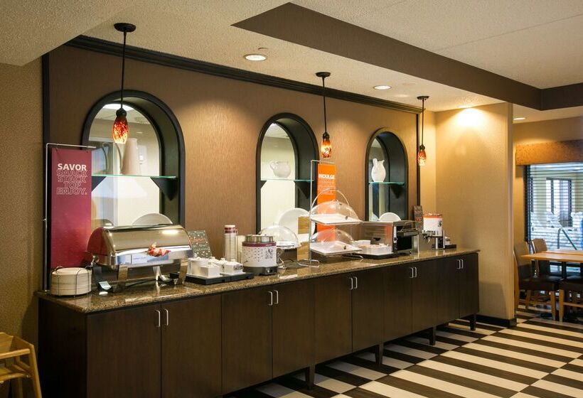 هتل Spark By Hilton Green Bay