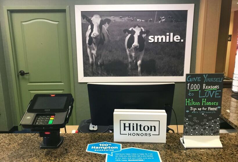 هتل Spark By Hilton Green Bay