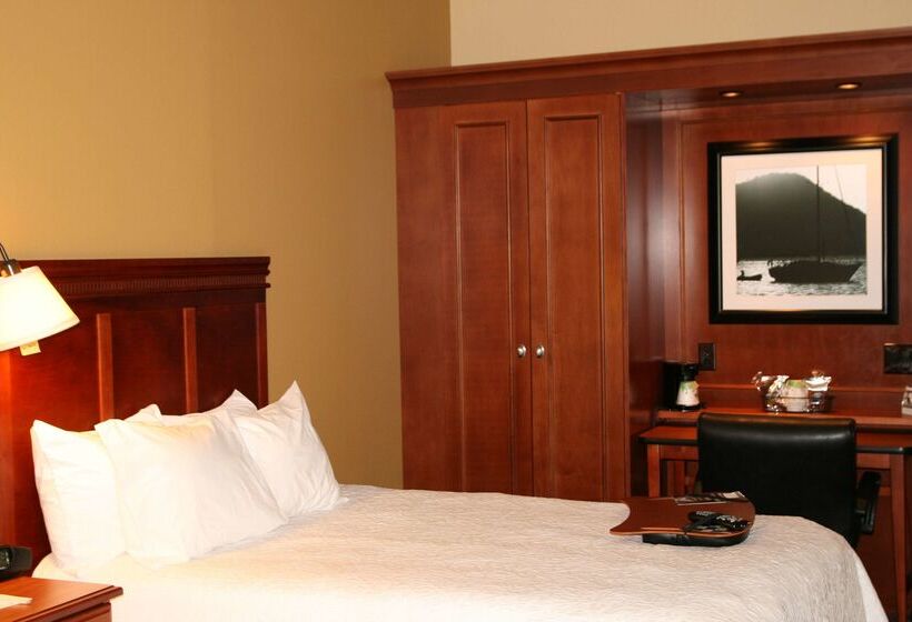 هتل Spark By Hilton Green Bay