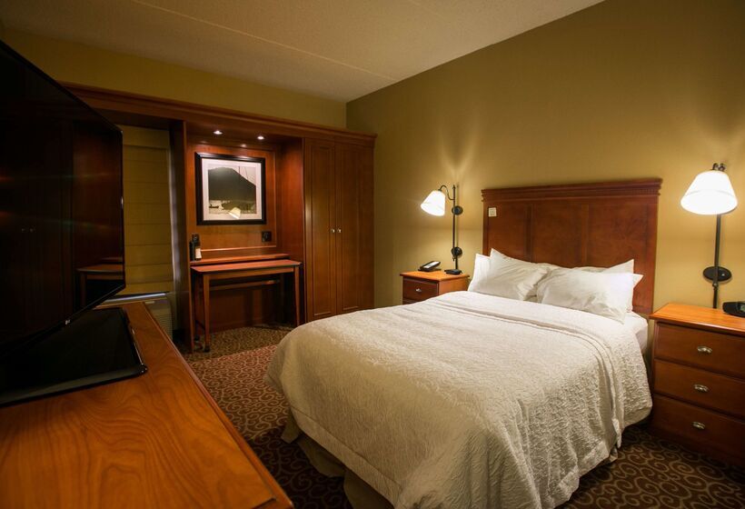 هتل Spark By Hilton Green Bay