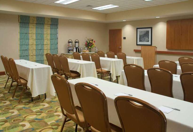 בית מלון כפרי Hampton Inn Hendersonville