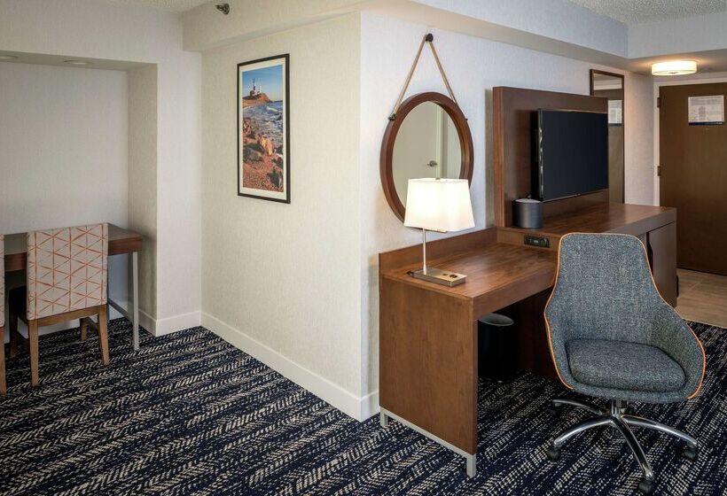 Отель Hampton Inn Long Island / Commack