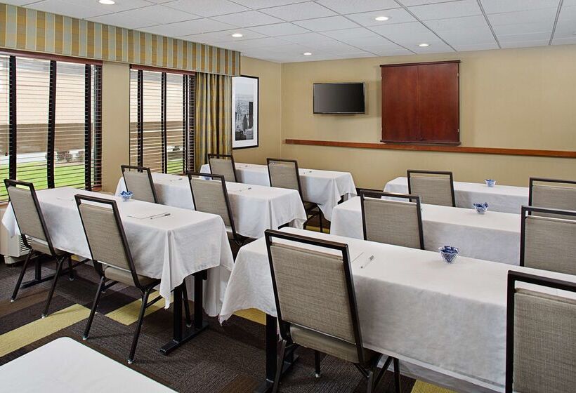 فندق Hampton Inn Long Island/islandia