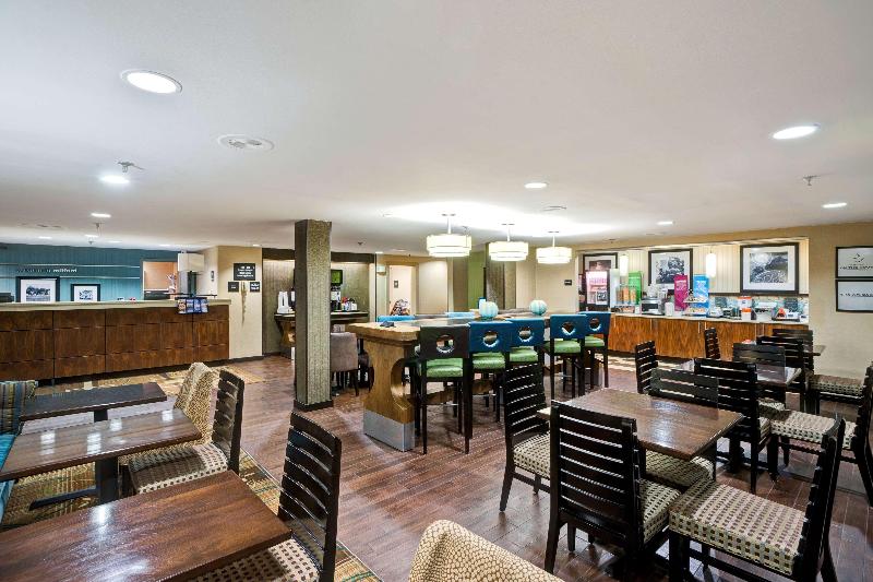 هتل Hampton Inn Milford