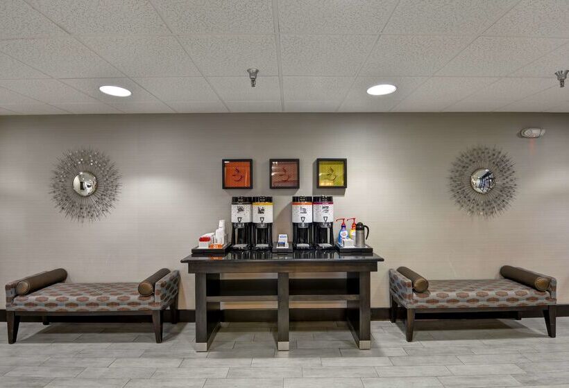 هتل Hampton Inn State College